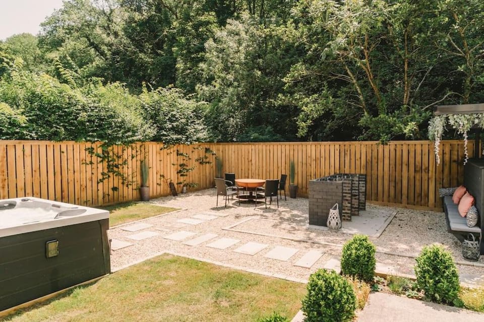 Patio, BBQ facilities, Garden