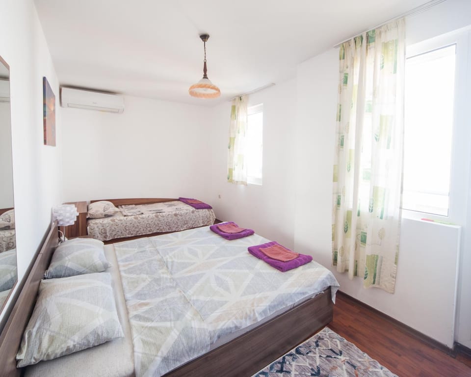 Bedroom, towels, air conditioner