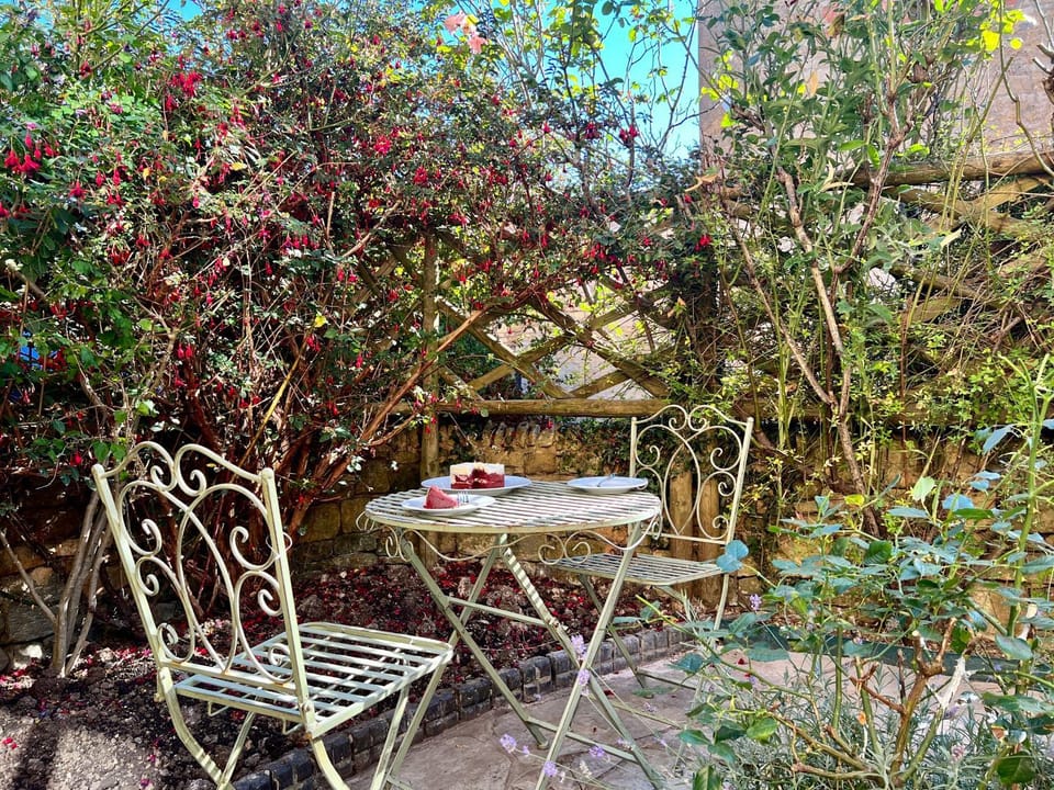 Patio, Spring, Day, Garden, Balcony/Terrace, Balcony/Terrace, Dining area, Garden view