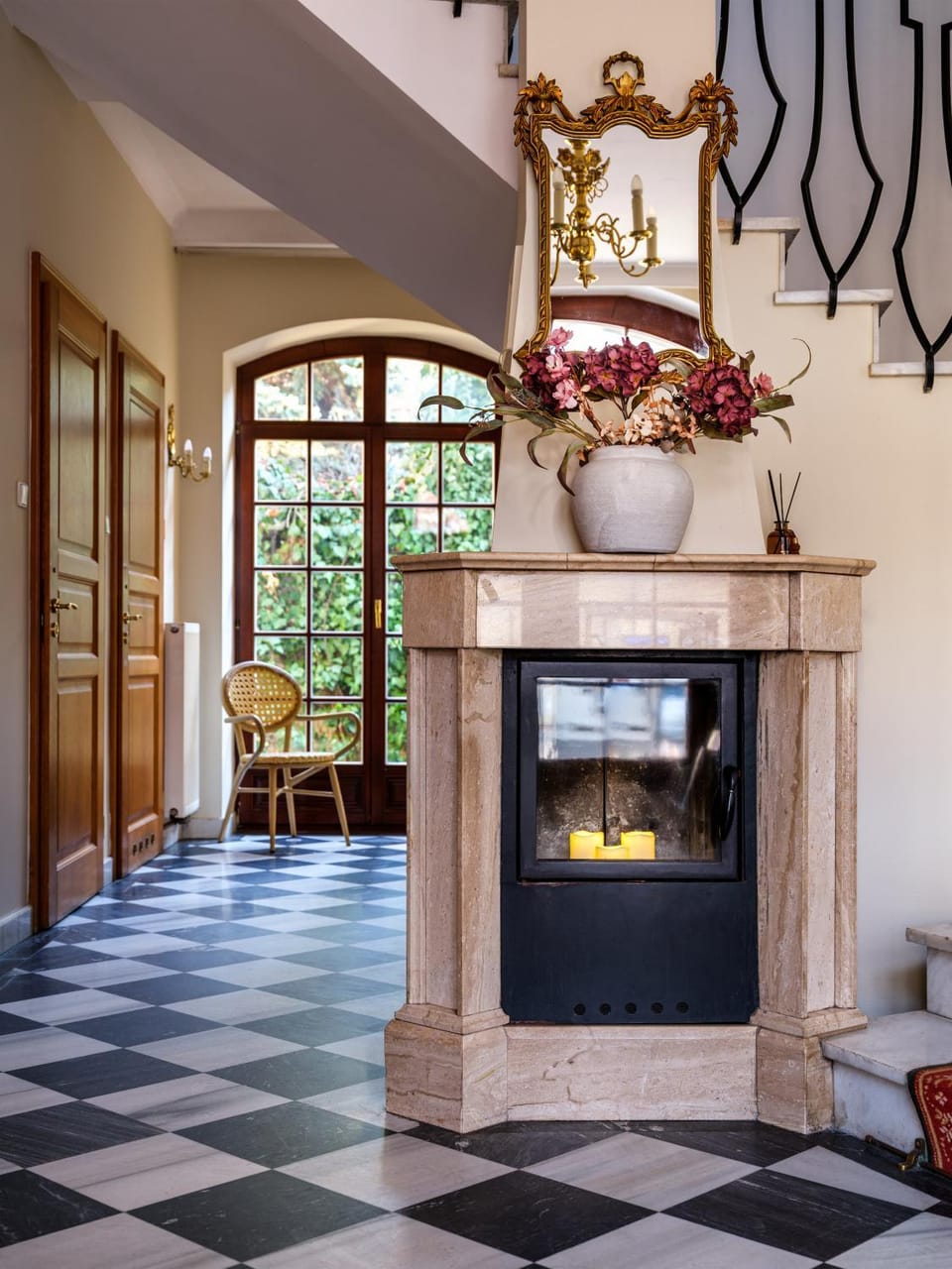 Lobby or reception, fireplace