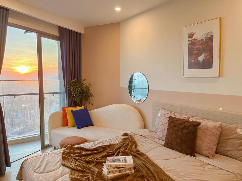 Photo of the whole room, Seating area, Bedroom