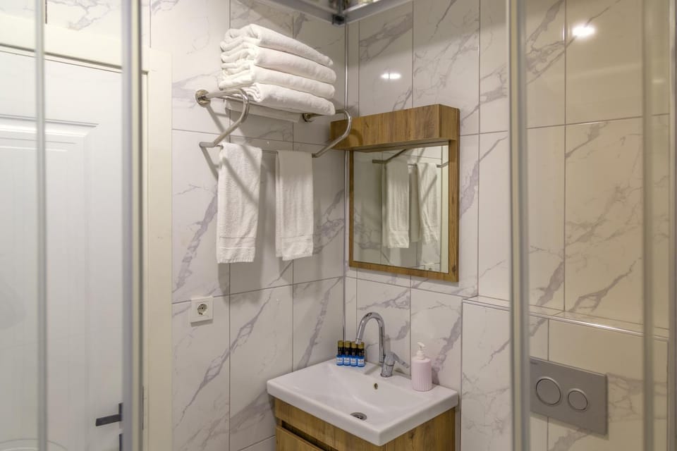Bathroom, towels