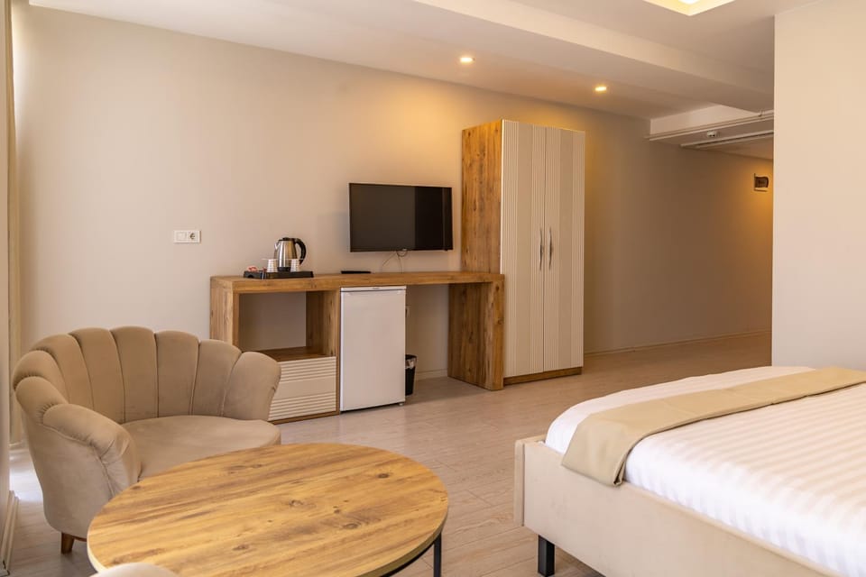 TV and multimedia, Photo of the whole room, Bedroom, wardrobe
