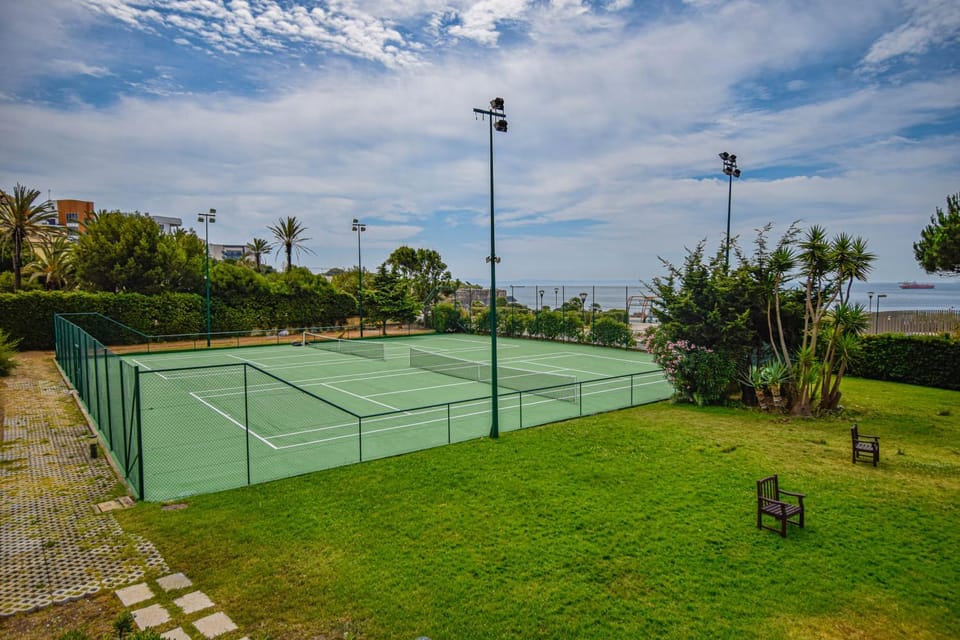 Garden, Tennis court