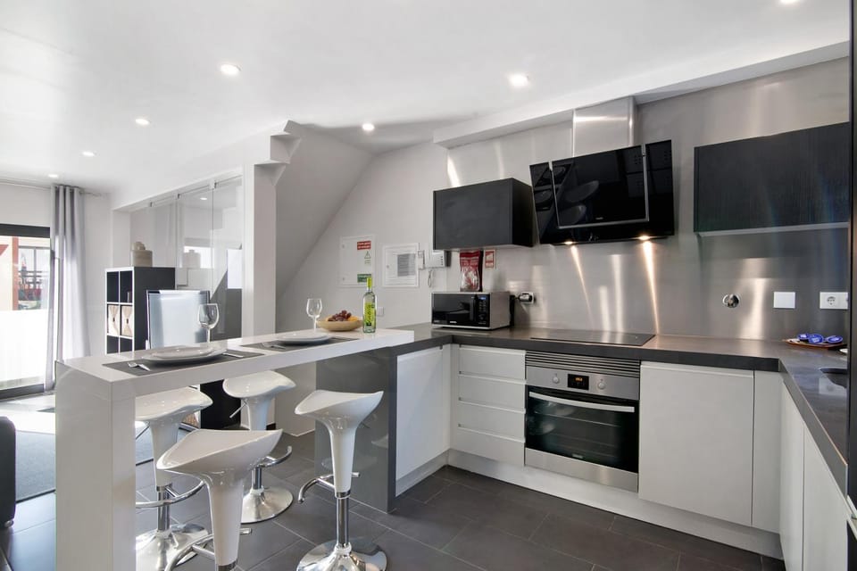 Kitchen or kitchenette, Living room