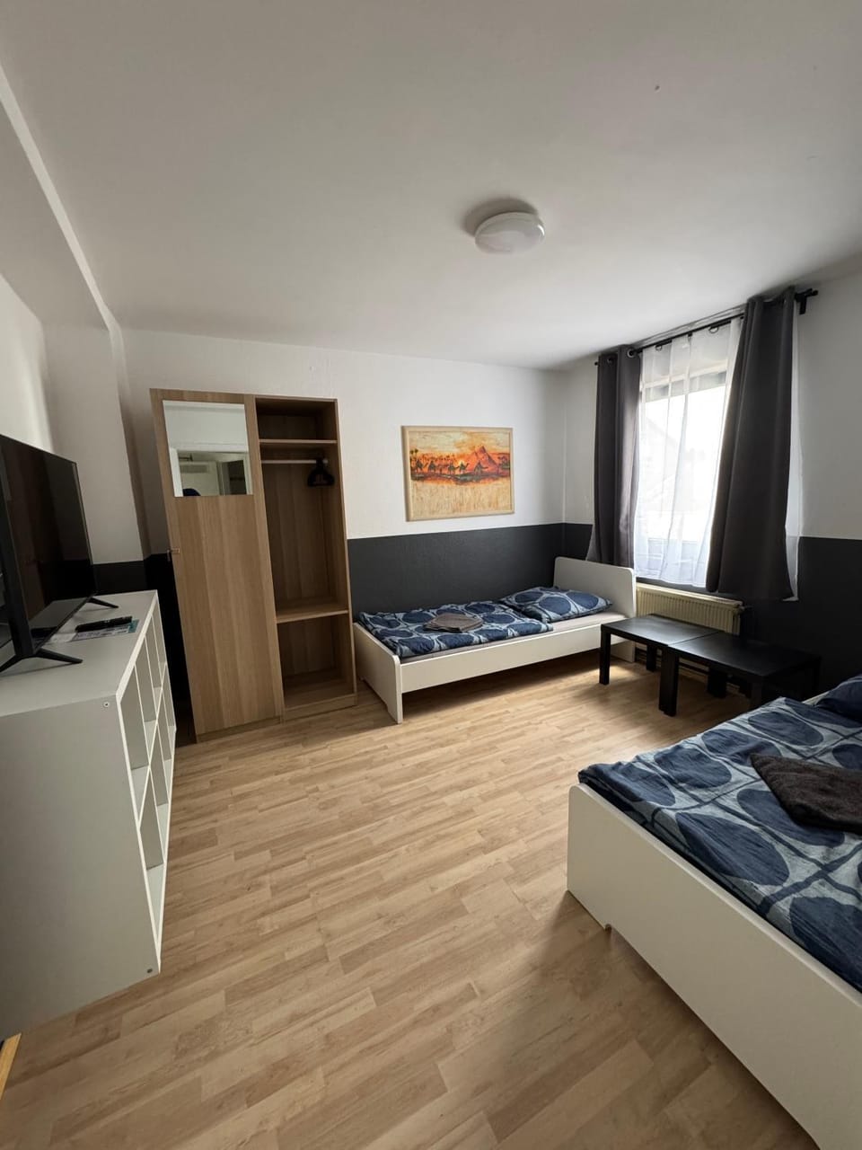 Bed, TV and multimedia, Photo of the whole room, Bedroom