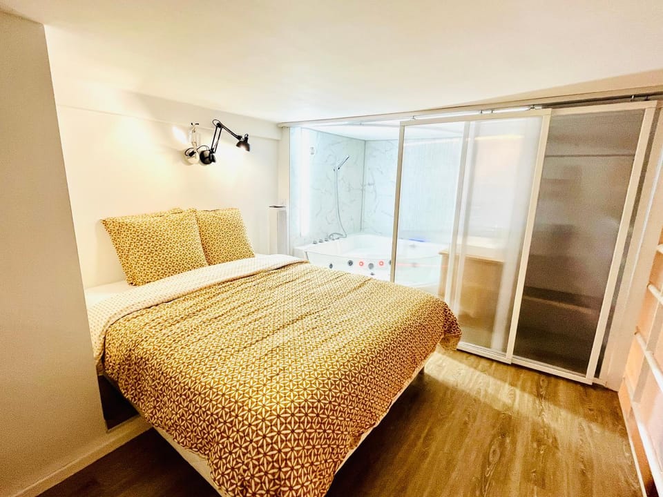 Bed, Bedroom