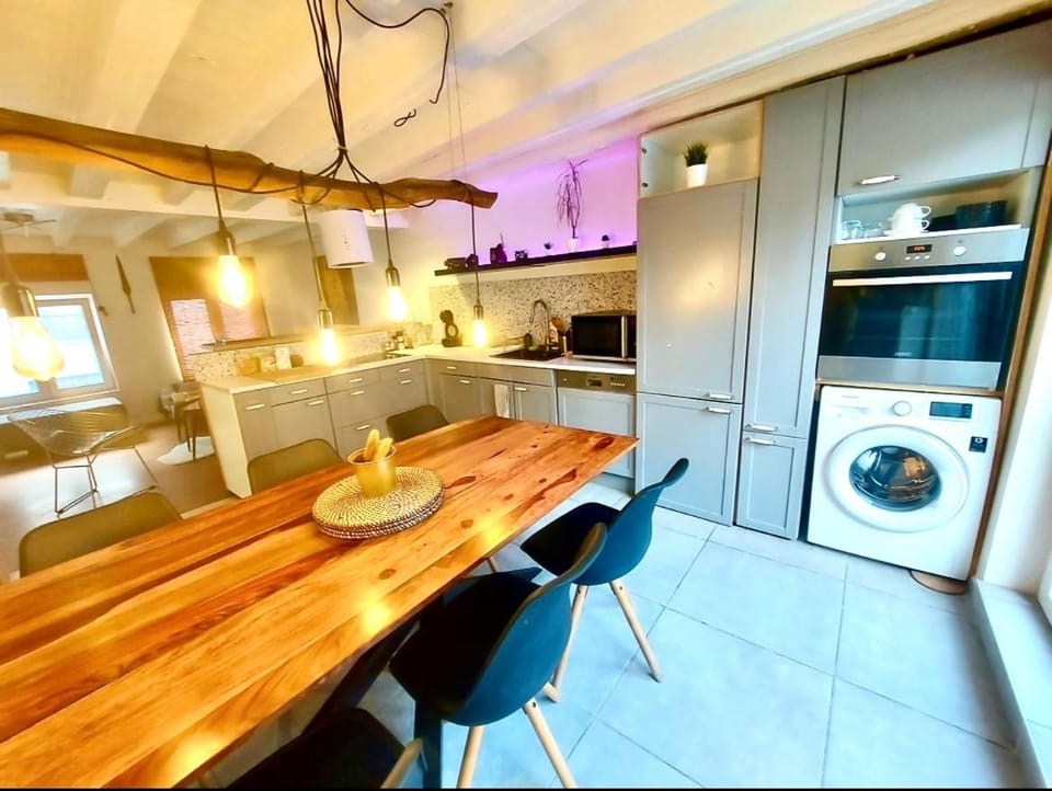 Kitchen or kitchenette, Dining area, dishwasher, oven, stove, washing machine