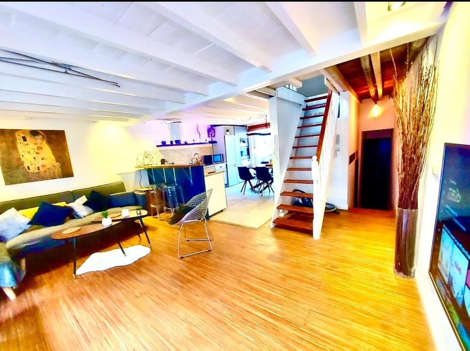 Communal lounge/ TV room, TV and multimedia, Living room