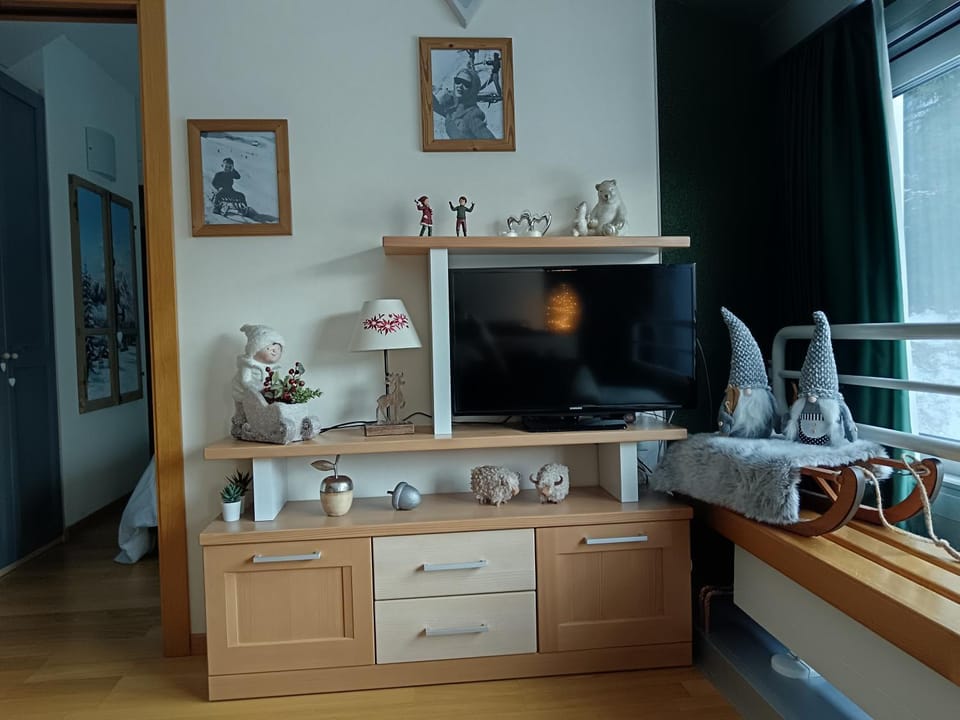 TV and multimedia, Living room, Decorative detail