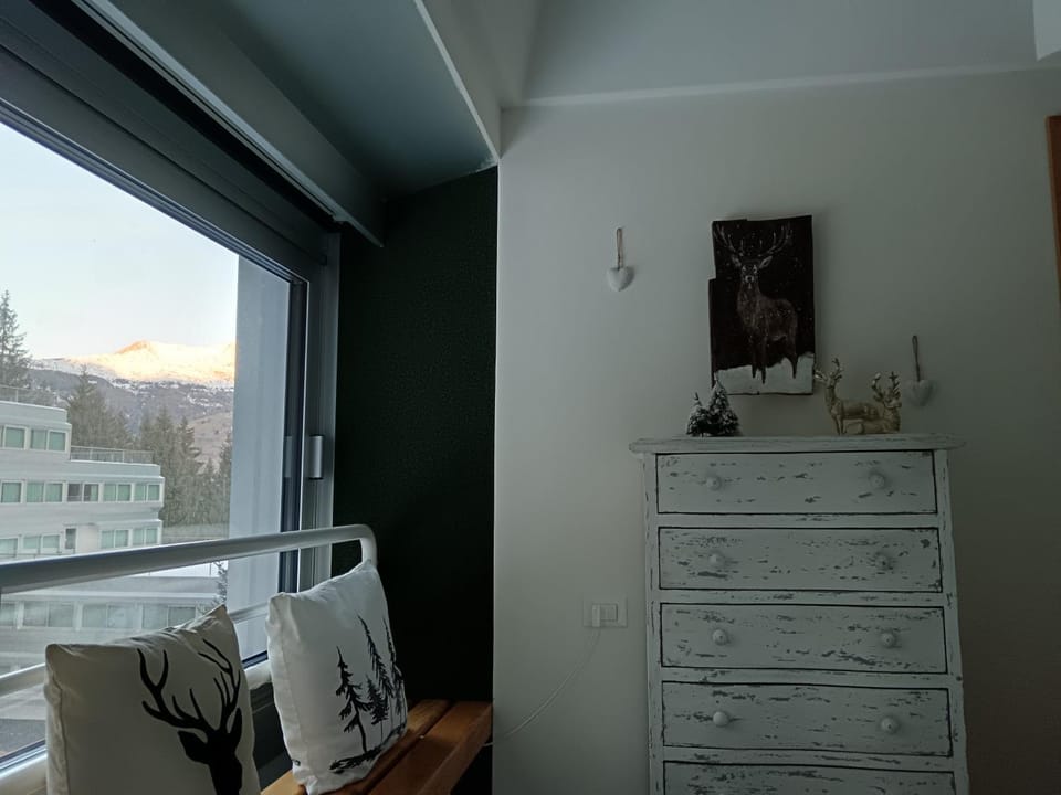 Decorative detail, Bedroom, Mountain view