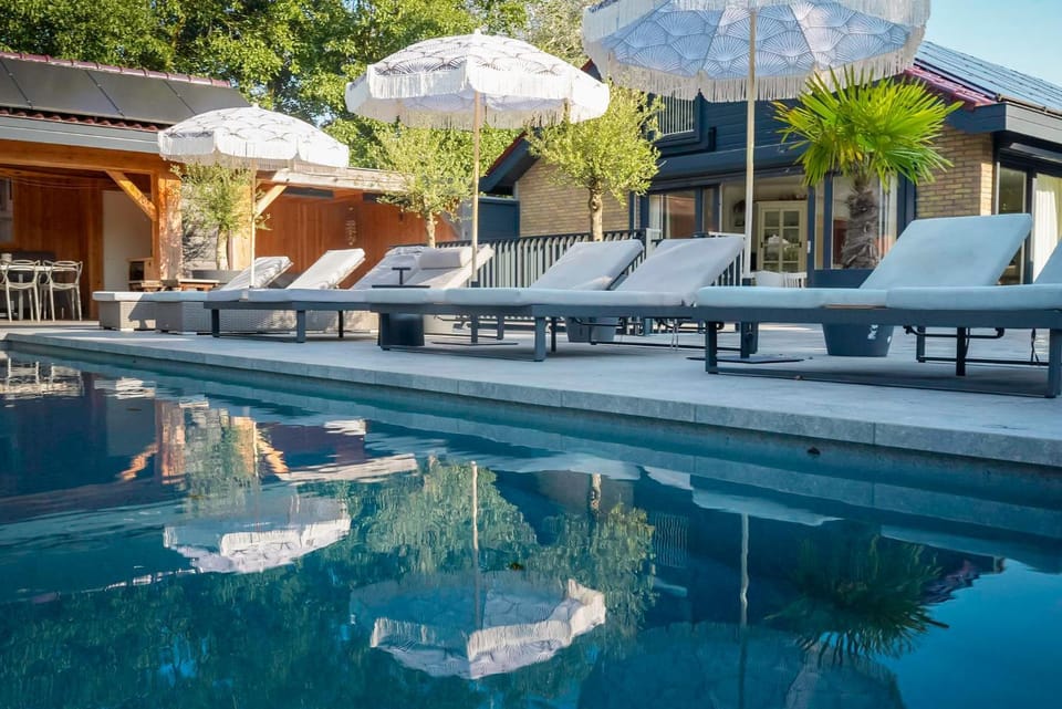 Patio, Pool view, Swimming pool, Swimming pool, sunbed
