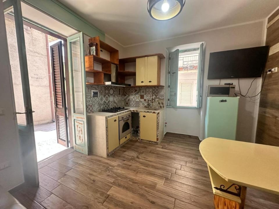 Kitchen or kitchenette