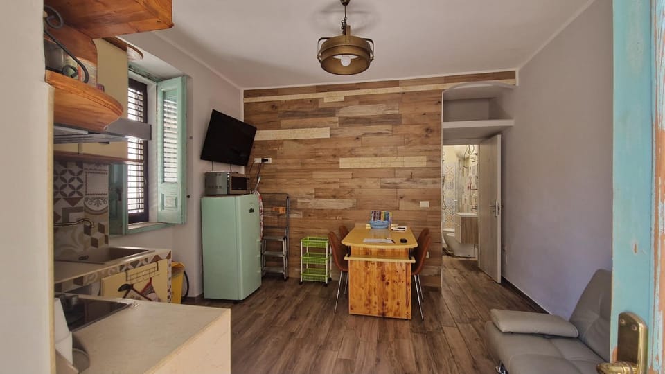 TV and multimedia, Kitchen or kitchenette, Dining area, minibar, oven, pet friendly