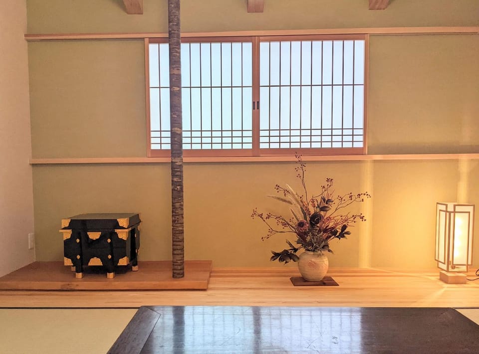 Photo of the whole room, Decorative detail