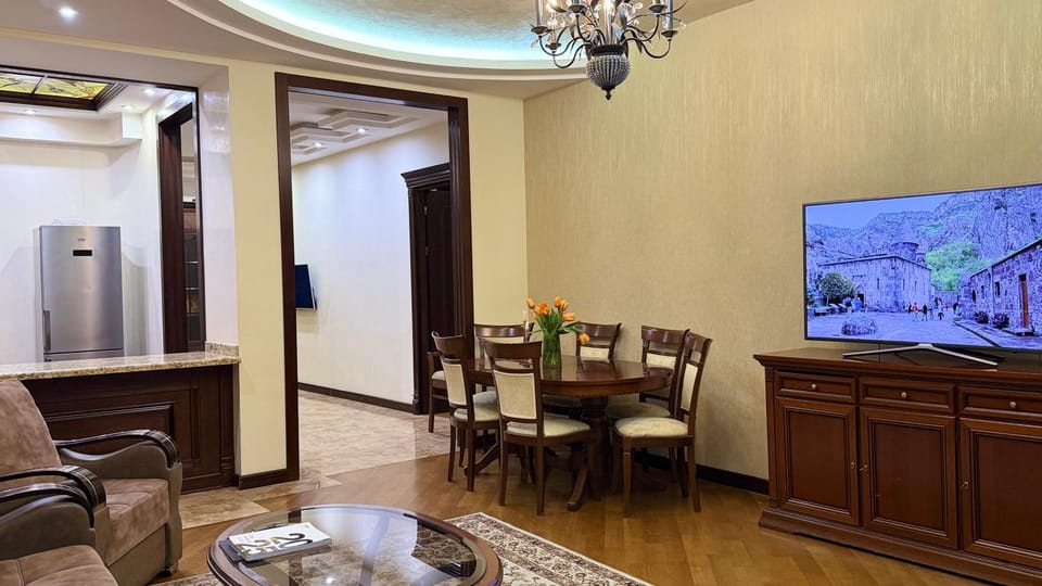 TV and multimedia, Living room, Seating area, Dining area, oven