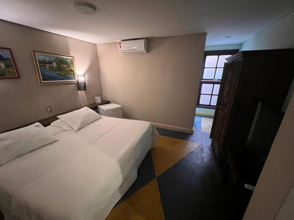 Bed, air conditioner