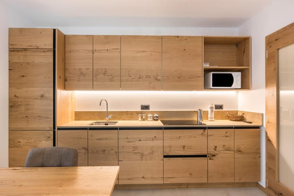 Kitchen or kitchenette, Living room