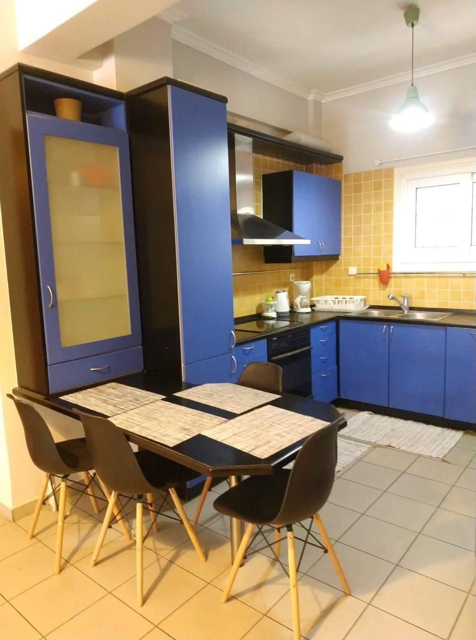 Coffee/tea facilities, Dining area, kitchen, kitchen