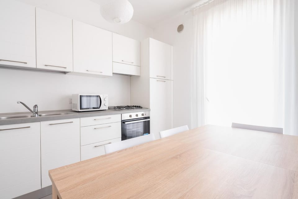 Kitchen or kitchenette, Dining area, dishwasher, oven, stove