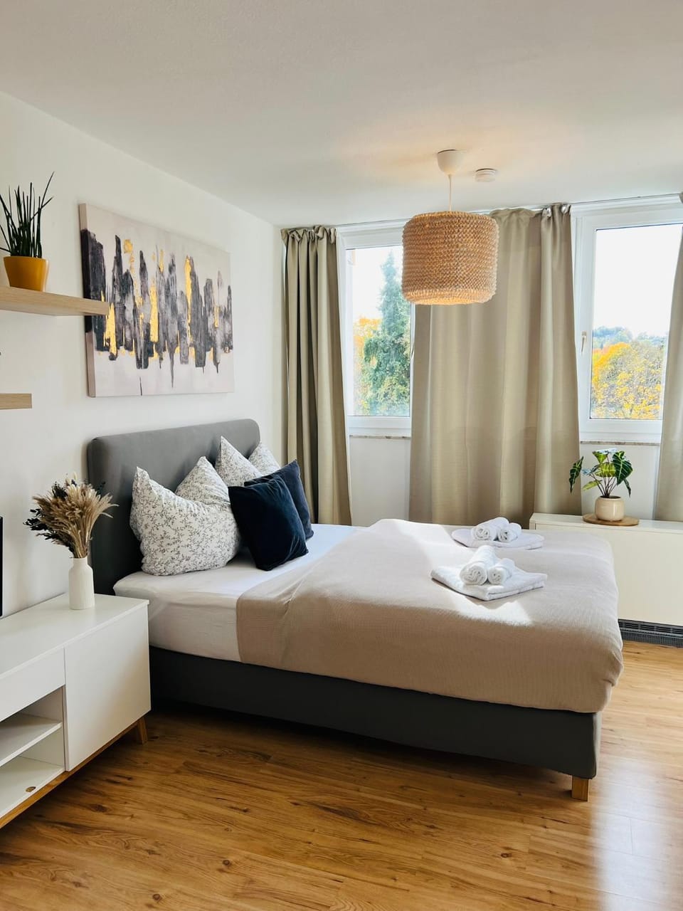 Bed, Photo of the whole room, Bedroom