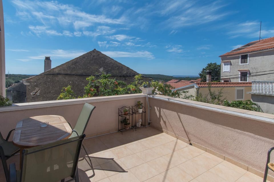 Balcony/Terrace, Street view