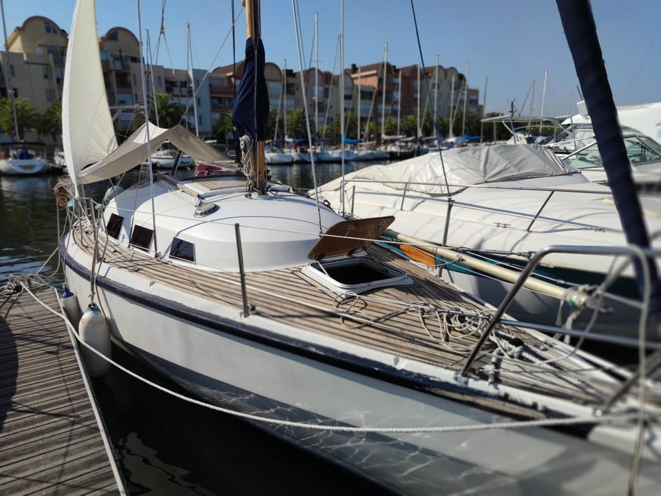 StH Docked boat in Gruissan