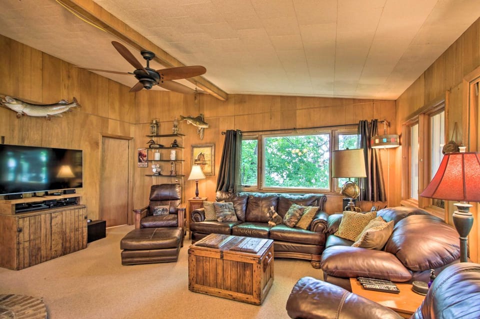 Year-Round Waterfront Getaway: Lake Access + Dock! House in Minnesota