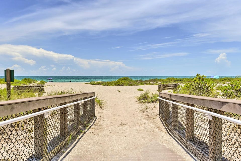 Elegant Venice Home w/ View - Walk to Beach! House in Venice