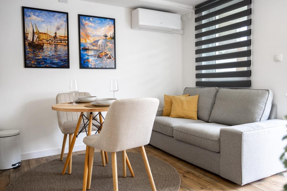 Living room, Dining area, air conditioner