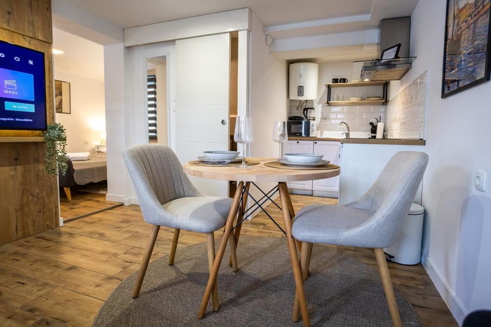 Living room, Photo of the whole room, Dining area