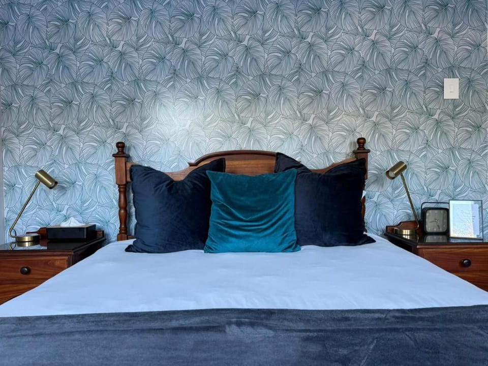 Property building, Bed, Bedroom, Location, hair dryier