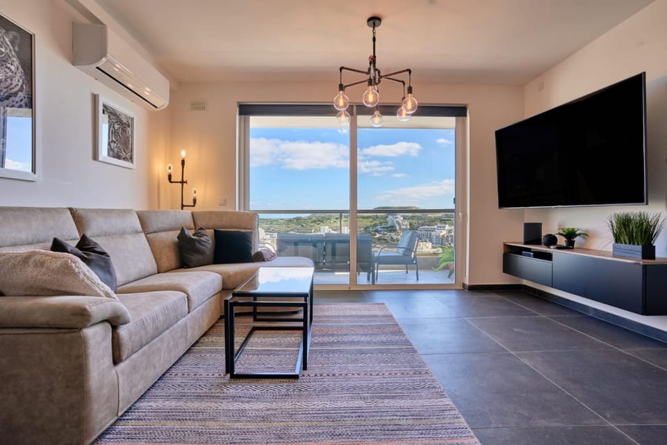 TV and multimedia, View (from property/room), Dining area, Mountain view, Sea view