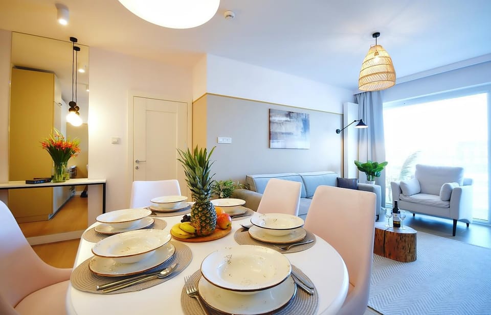 Dining area, Food