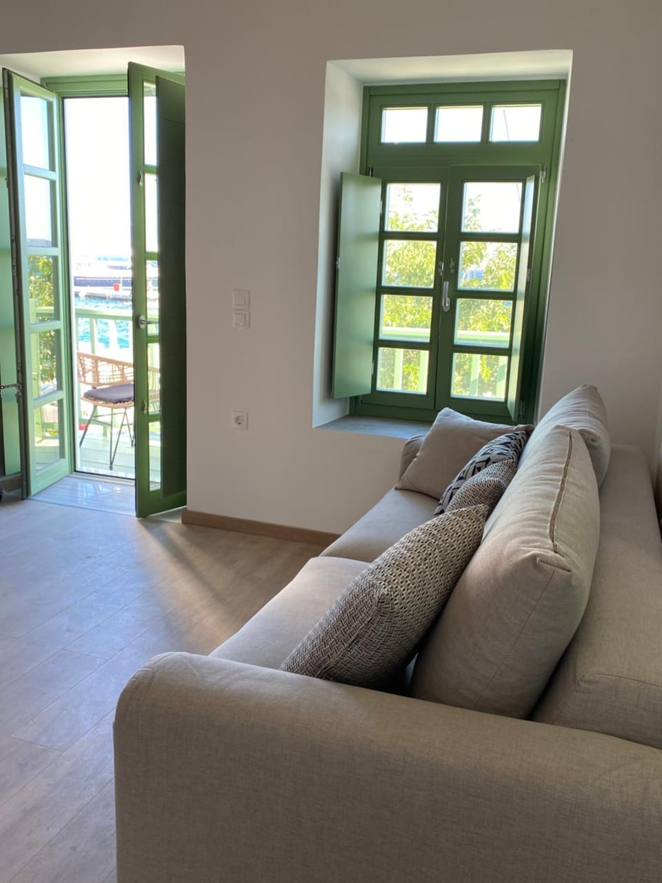 Mentor Home Adamas Apartment in Milos