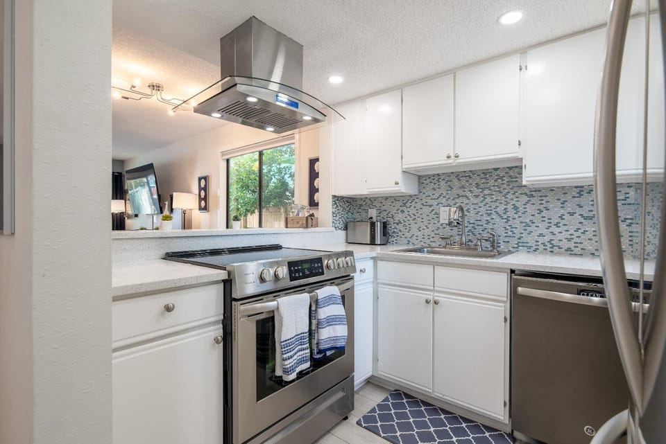 Kitchen or kitchenette, dishwasher, pet friendly, stove, toaster