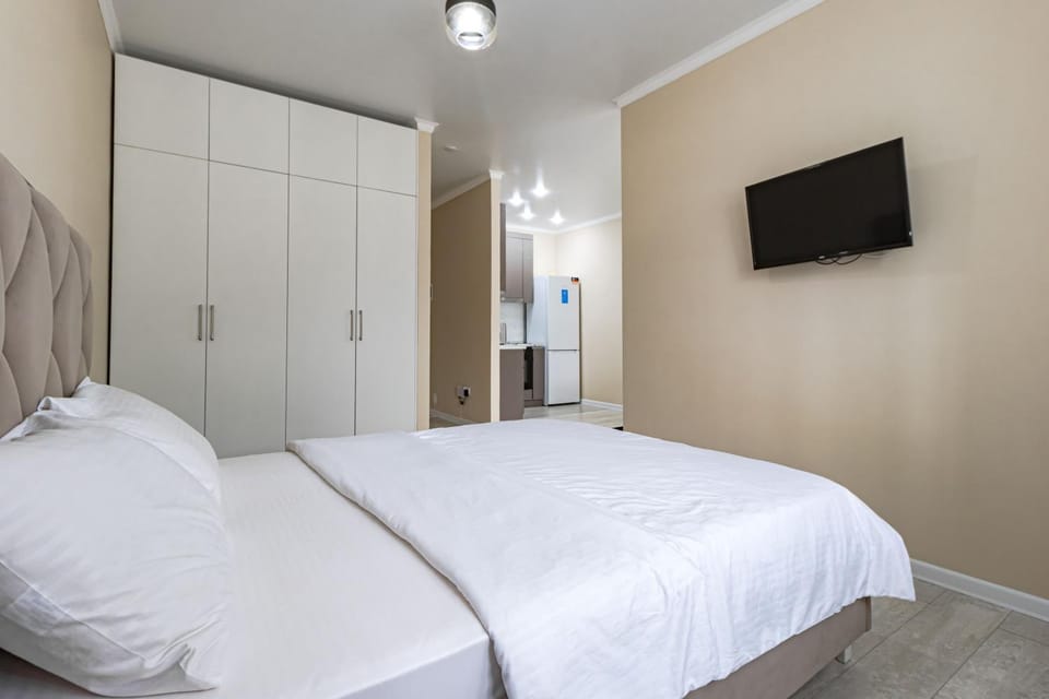Bed, TV and multimedia, Bedroom