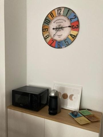 Coffee/tea facilities, microwave