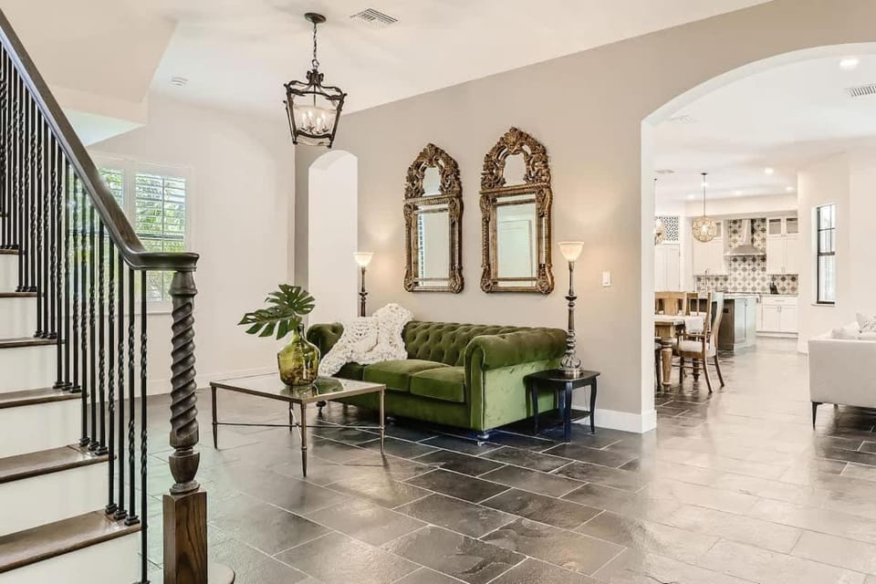 Villa del Flamingo - Modern Living & Poolside Escape in Flamingo Park House in West Palm Beach