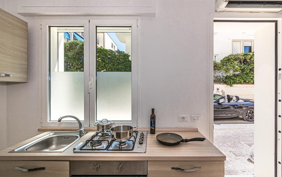 Kitchen or kitchenette, kitchen