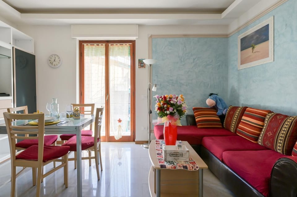 Communal lounge/ TV room, TV and multimedia, Living room, Lounge or bar, Seating area, Dining area, Evening entertainment