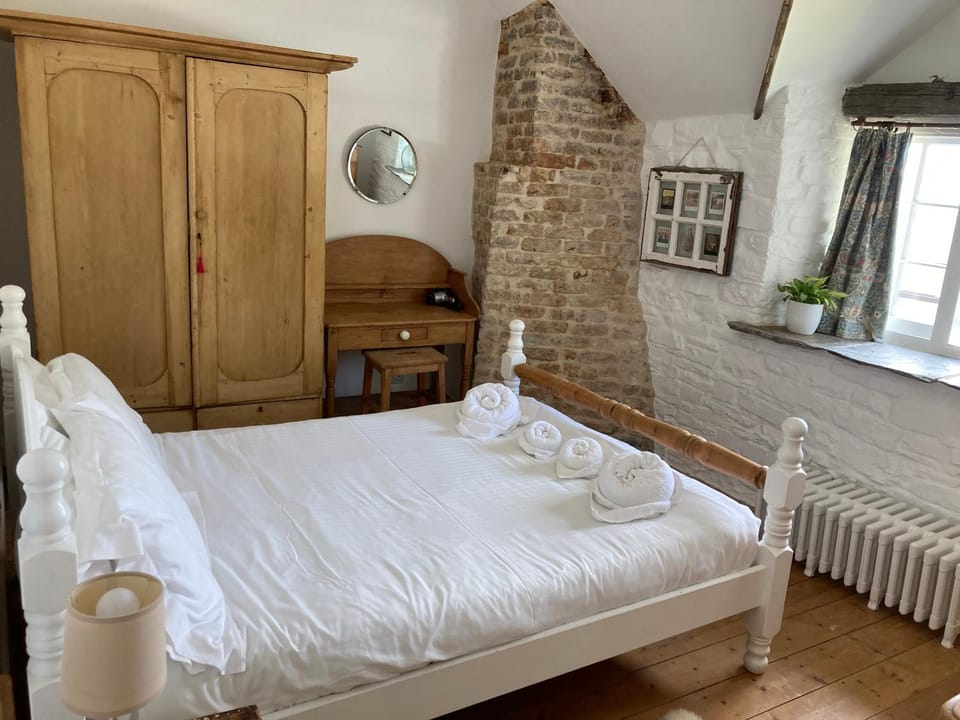 Bed, Photo of the whole room, Bedroom, Sea view, Sunset, Quiet street view, internet, wardrobe