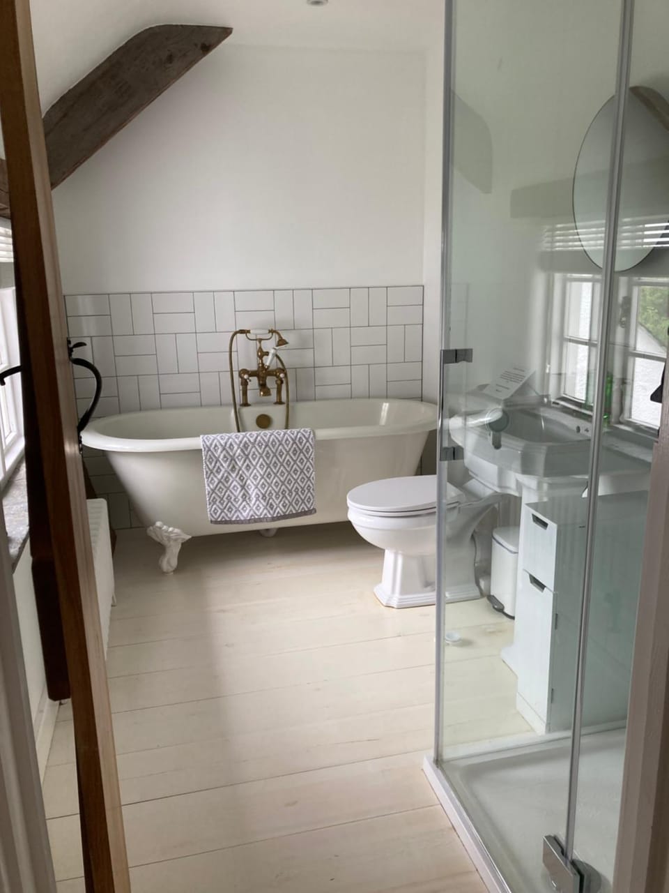 Shower, Toilet, Bathroom, Bath, towels
