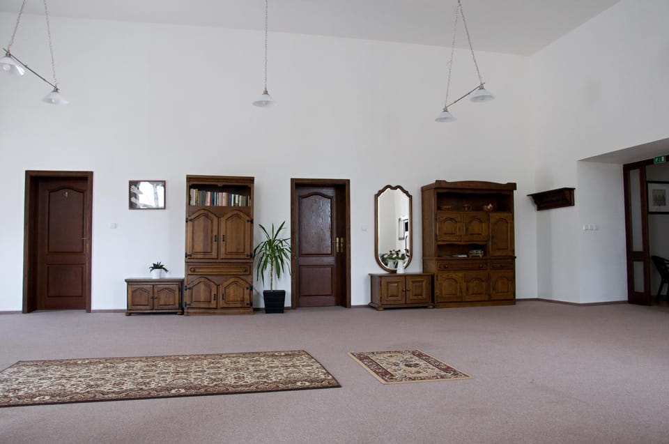 Communal lounge/ TV room