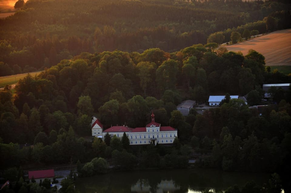 Neighbourhood, Bird's eye view