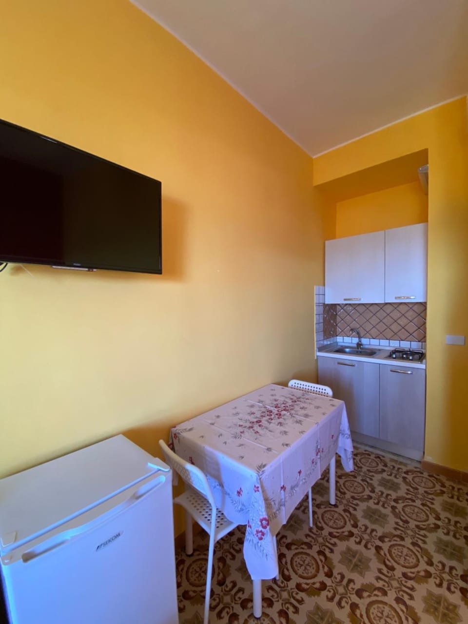 Communal lounge/ TV room, TV and multimedia, Dining area