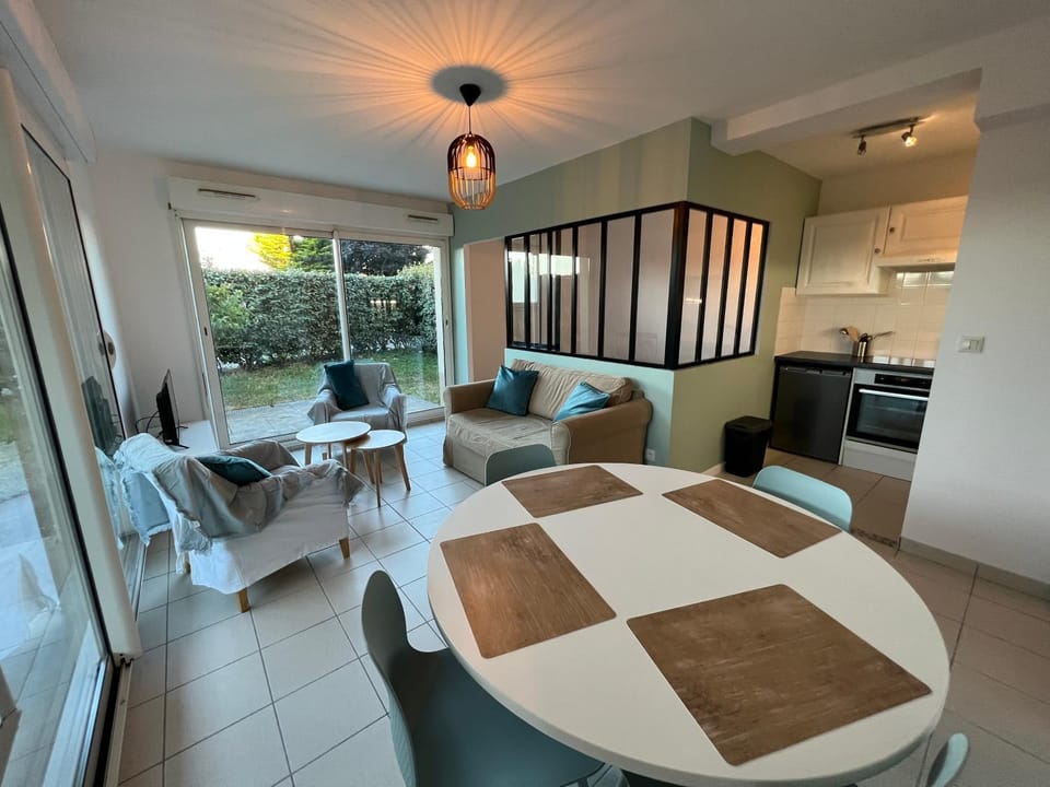 Living room, Dining area