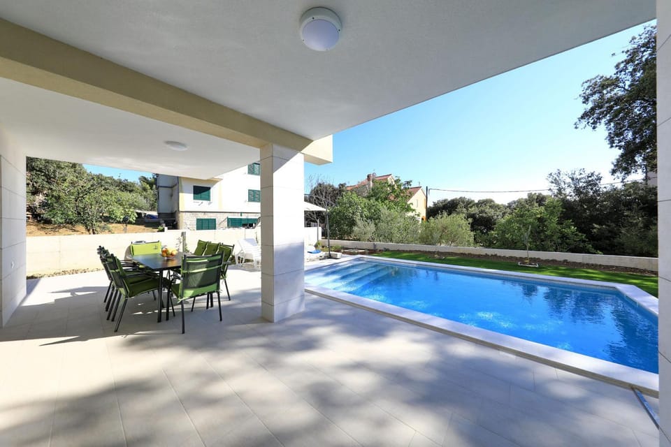 Swimming pool, Swimming pool