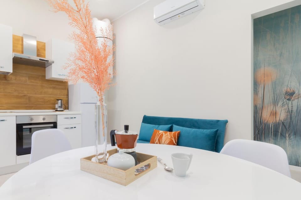 Living room, Dining area, Drinks, Alcoholic drinks