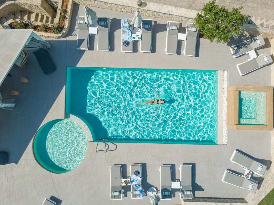 Swimming pool, Swimming pool